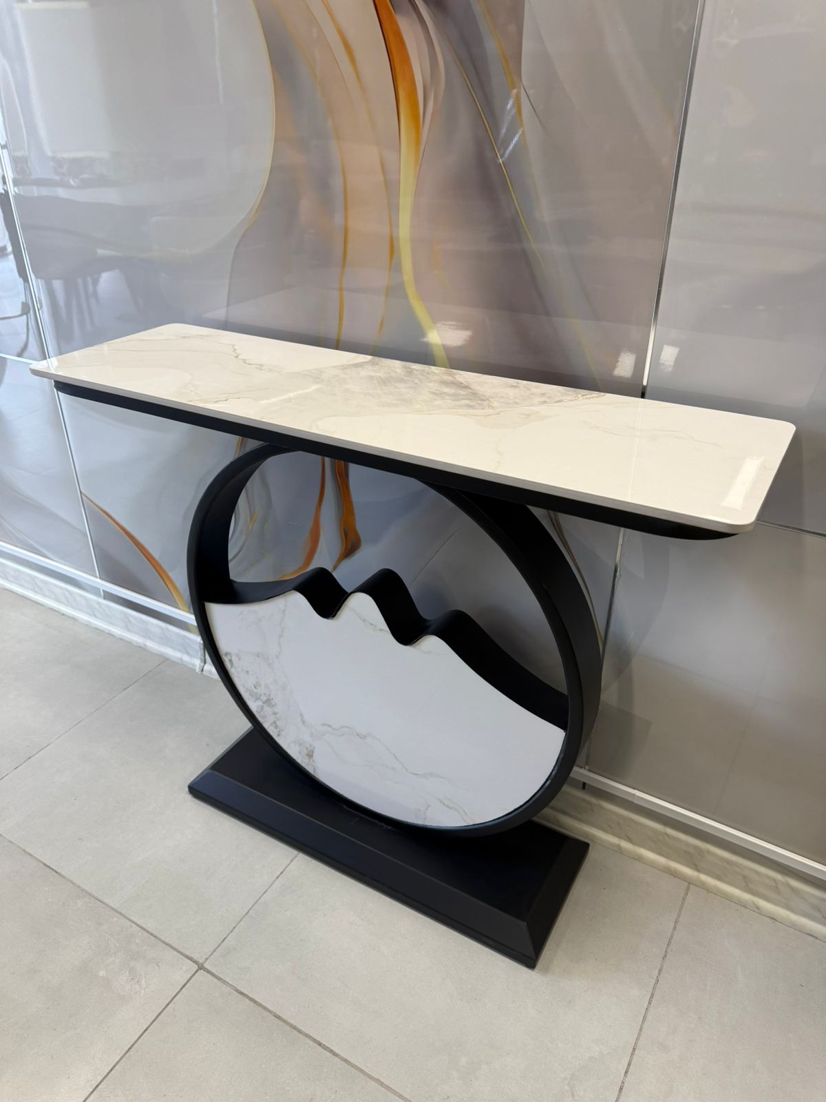 Mesa de Arrimo Ceramic TOP & Metal “Montañas Doradas” – Diseño Escultural para tu Hogar