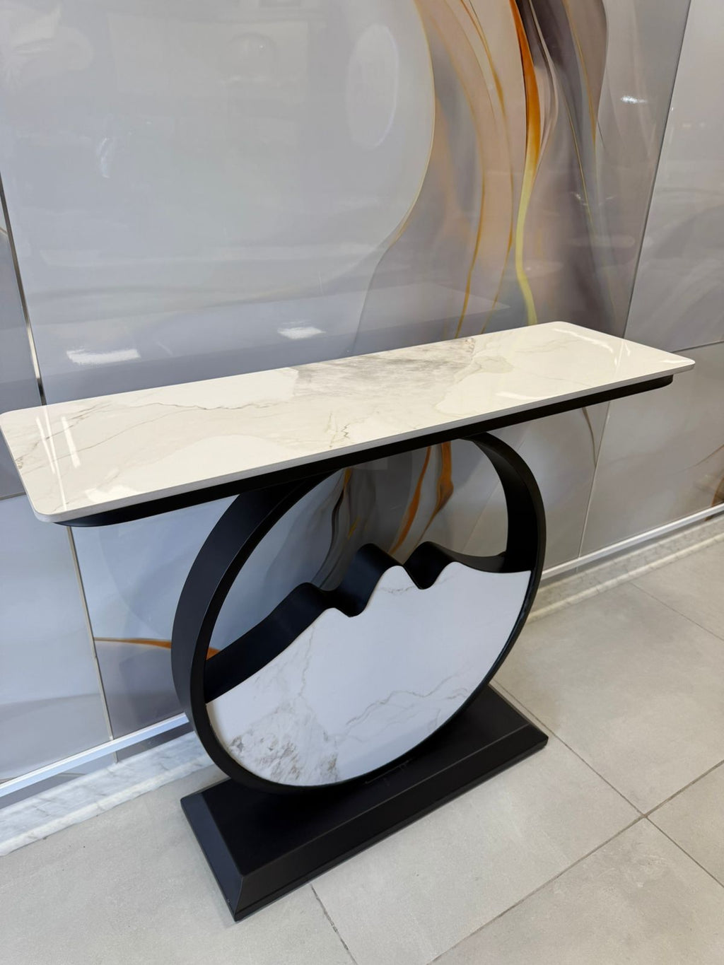 Mesa de Arrimo Ceramic TOP & Metal “Montañas Doradas” – Diseño Escultural para tu Hogar